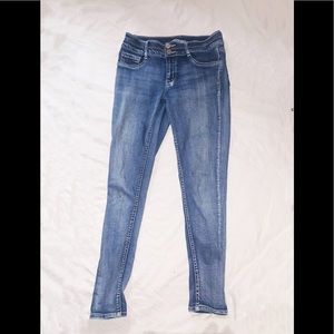 Trendy white washed skinny jeans!